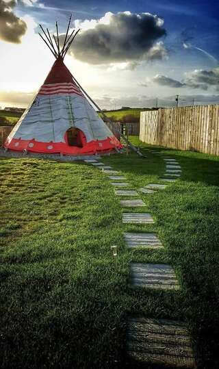 Кемпинги Doolin Glamping Дулин Indian Tipi-1